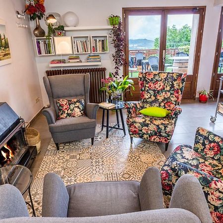 Emphasis Guest House Casserres Eksteriør bilde