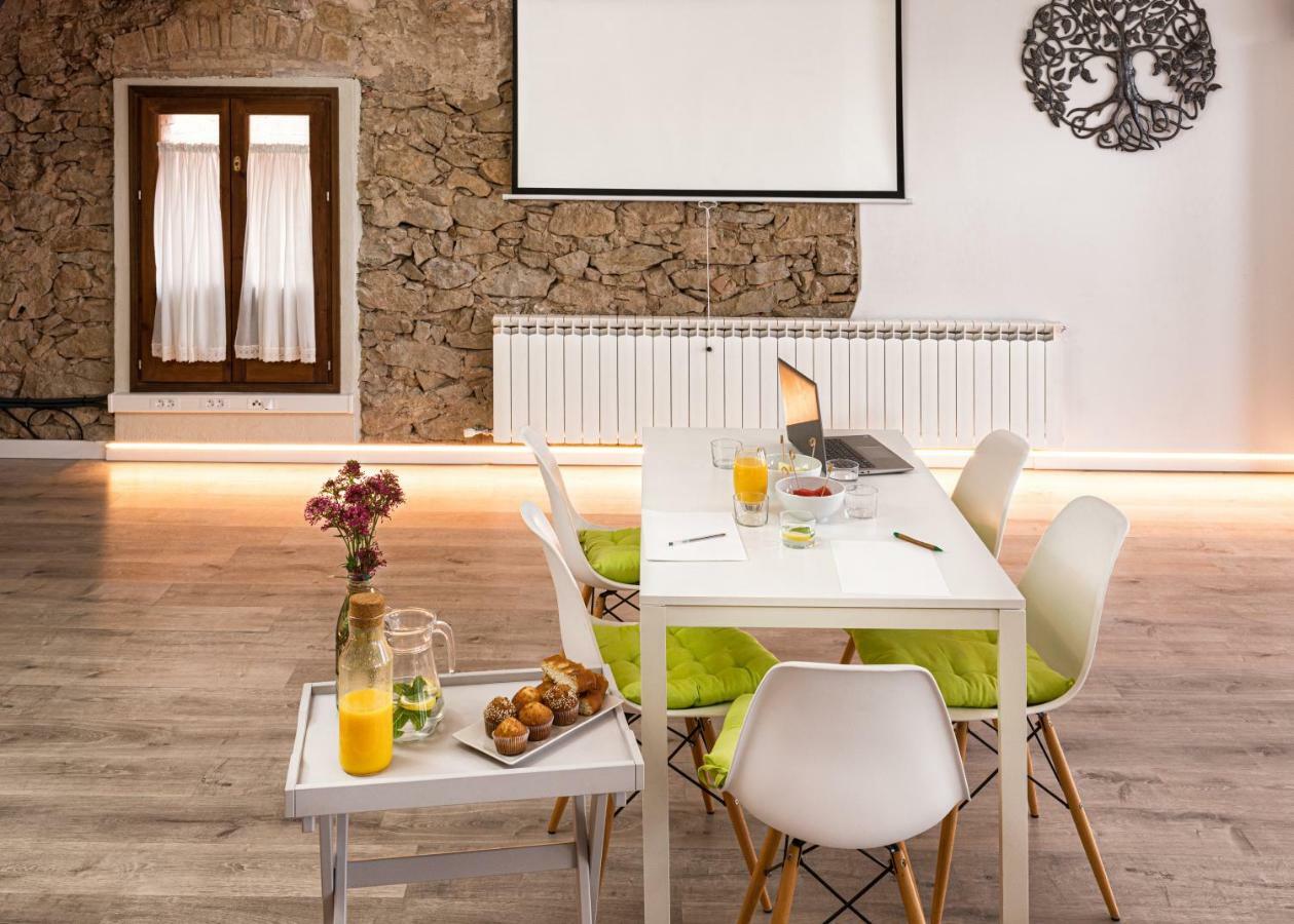 Emphasis Guest House Casserres Eksteriør bilde